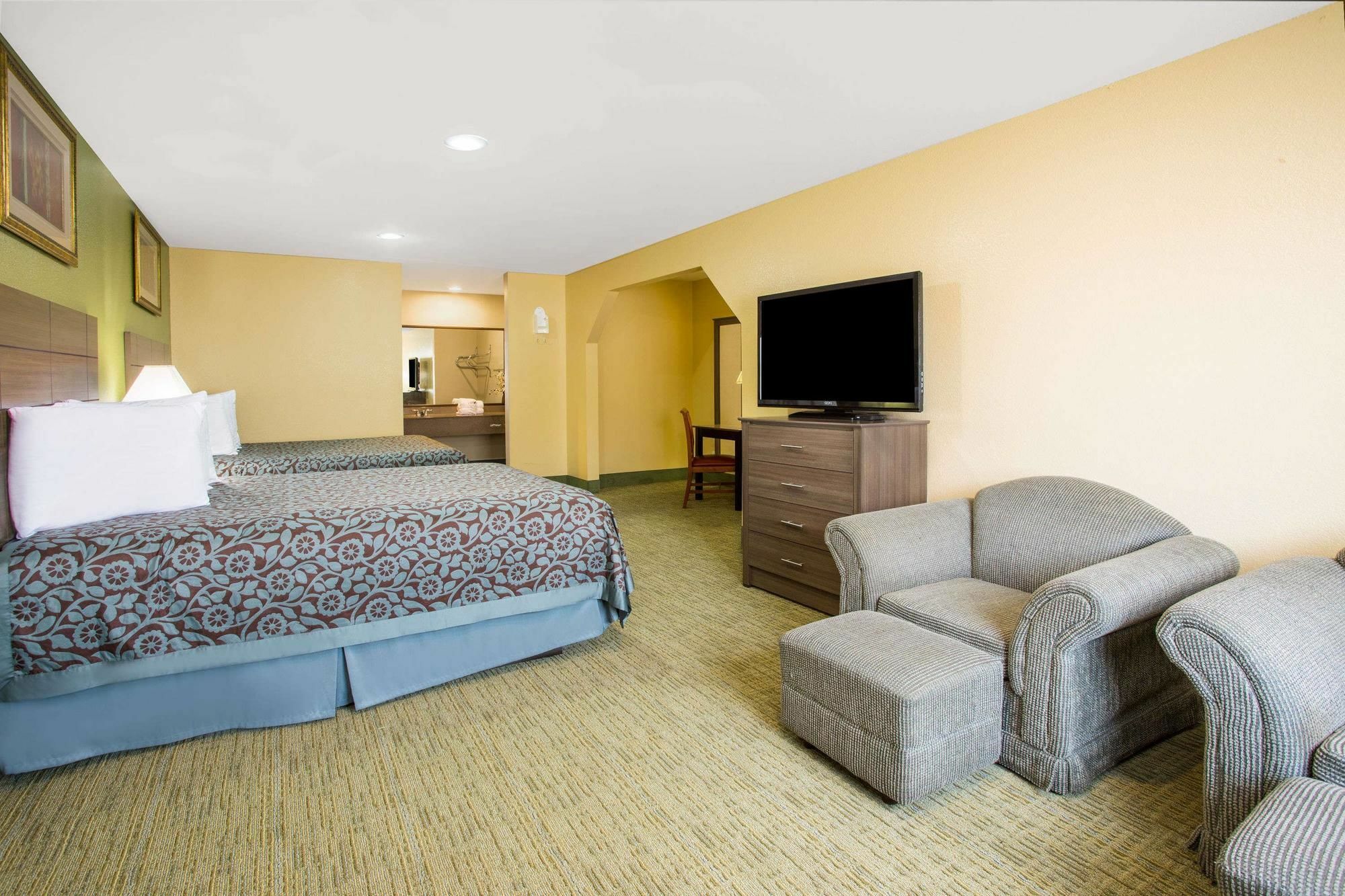 Days Inn By Wyndham Abbeville Exterior photo